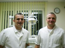 Stomatolozi doc. dr Milan Drobac, dr Dejan Škrbić